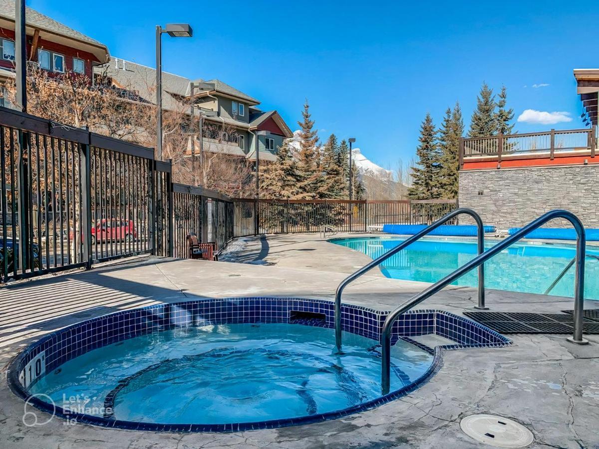 Appartement Rocky Mountain Getaway With Outdoor Heated Pool, 3 Hot Tubs, Gym, Bbq, Garage & 24 Hour Reception Near Banff Canmore
