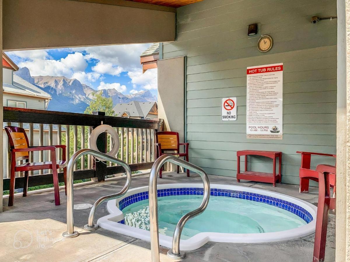 Rocky Mountain Getaway With Outdoor Heated Pool, 3 Hot Tubs, Gym, Bbq, Garage & 24 Hour Reception Near Banff Appartement *