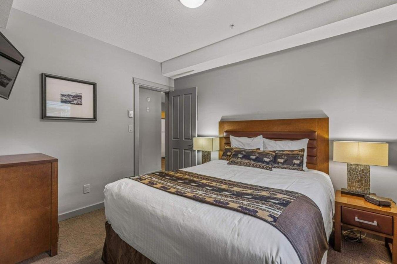 Appartement Rocky Mountain Getaway With Outdoor Heated Pool, 3 Hot Tubs, Gym, Bbq, Garage & 24 Hour Reception Near Banff *
