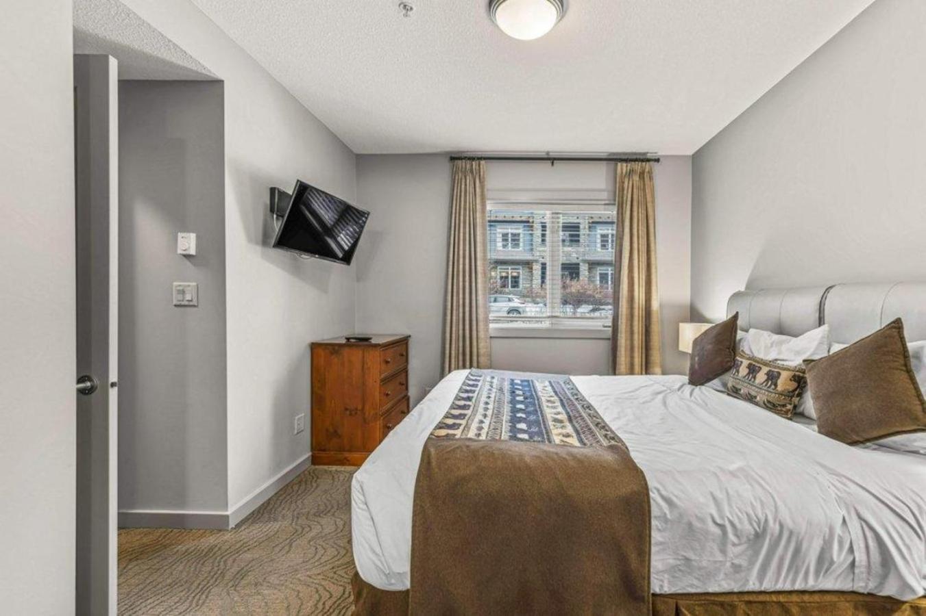 Appartement Rocky Mountain Getaway With Outdoor Heated Pool, 3 Hot Tubs, Gym, Bbq, Garage & 24 Hour Reception Near Banff Canmore